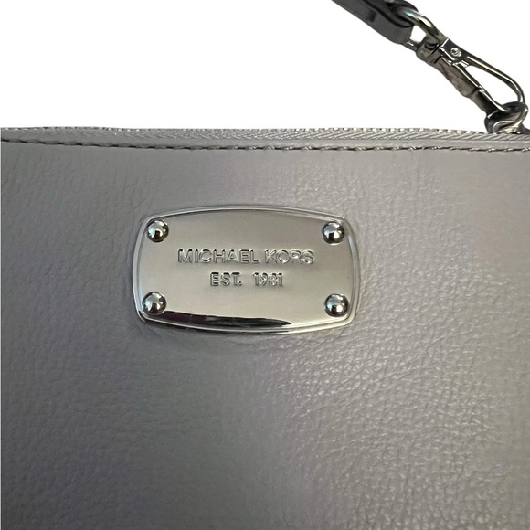 Michael Kors gray leather wristlet w/ card slots - Picture 3 of 4